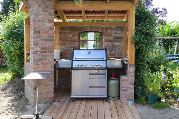 Propane Grill Assembly in Cocoa