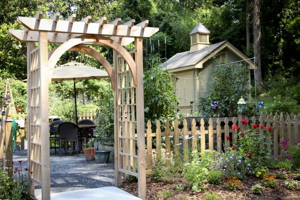 Trellis Mounting in Cocoa